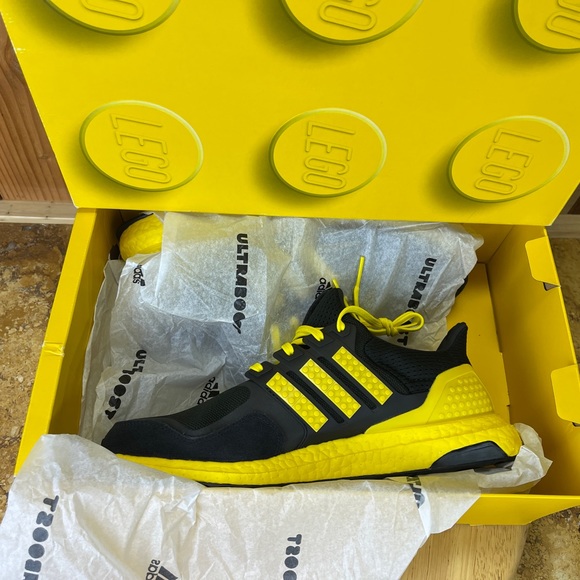 Adidas UltraBoost DNA x LEGO® Size 9.5 - Black/Yellow, Great Cond. - Picture 4 of 11